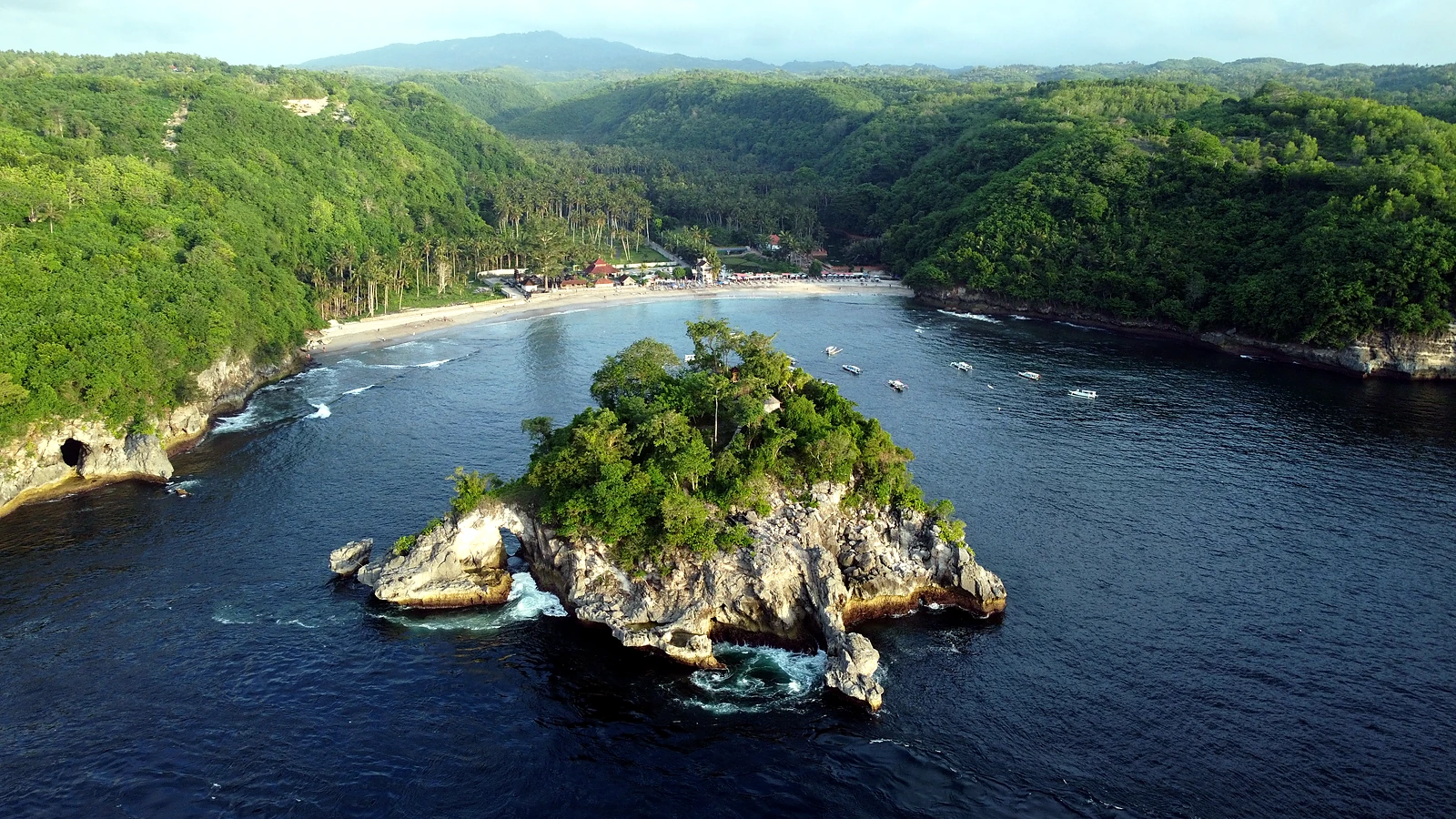 Cover image for the article: East Bali Dive Sites: Padang Bai, Tulamben & Amed