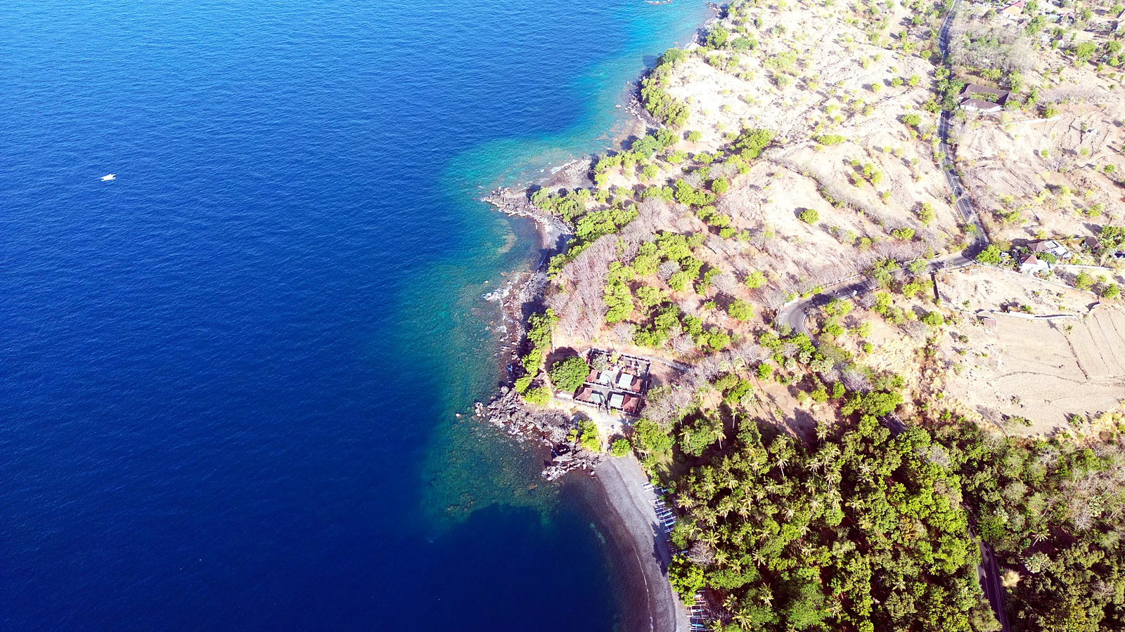 Dive round trips that connect more than dive sites.